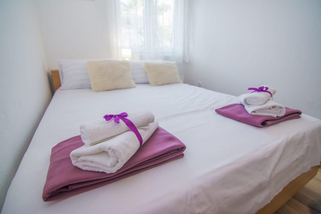 Village Holiday Apartman With Heated Pool Maslina Kostanje Eksteriør bilde